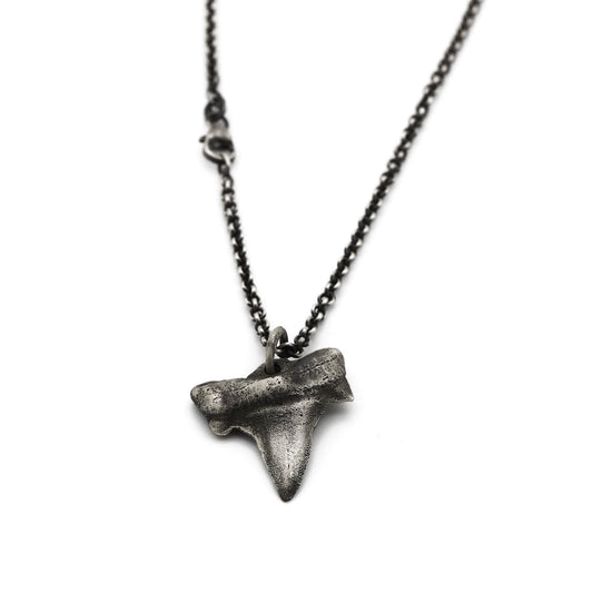 Halskette "Haizahn" Sterling Silber handgefertigt{{Product vendor}}