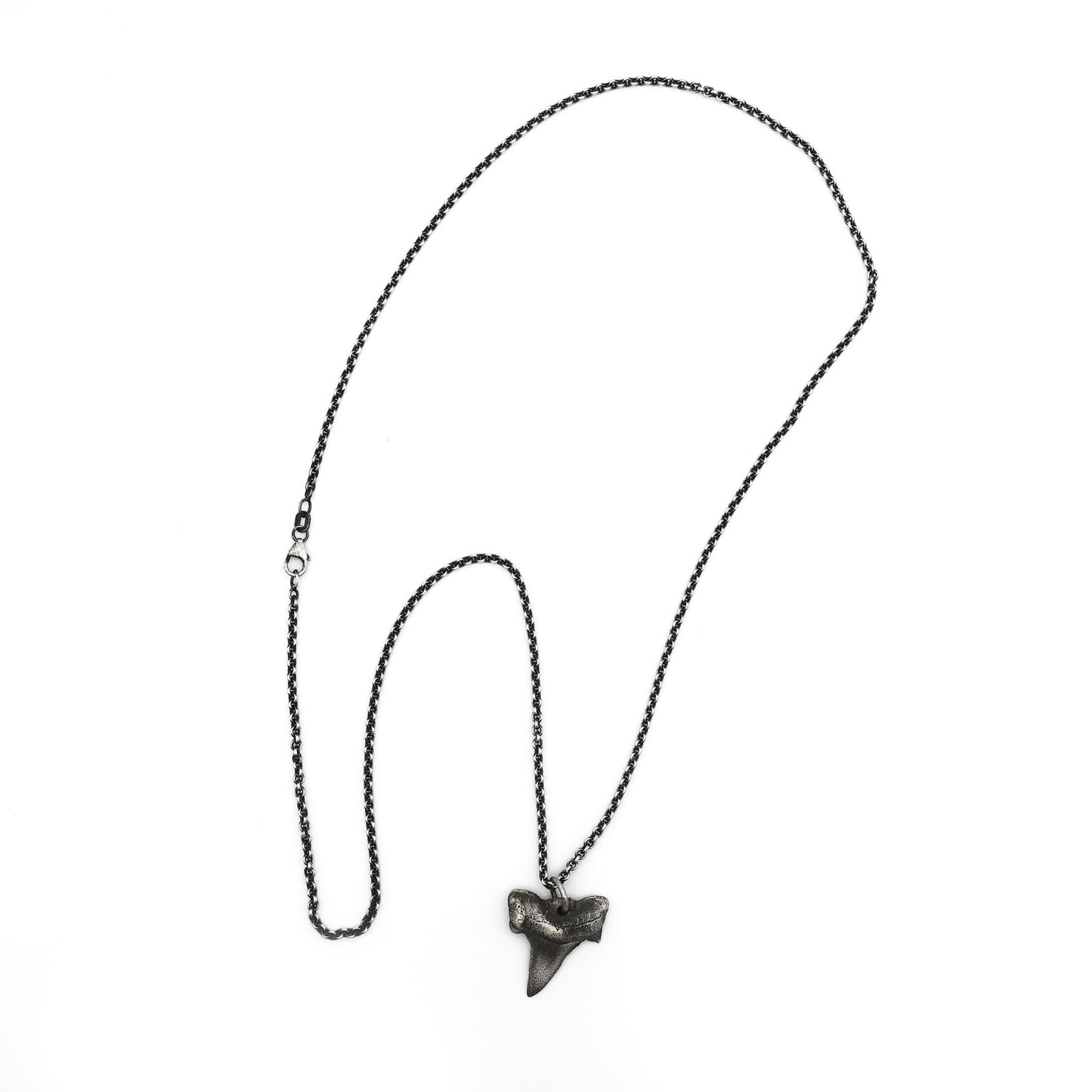 Halskette aus Silber mit Haizahn Anhänger