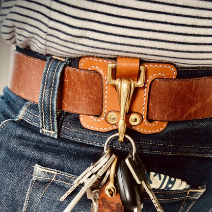 Hook Holster aus Leder als Schlüsselhalter am Gürtel