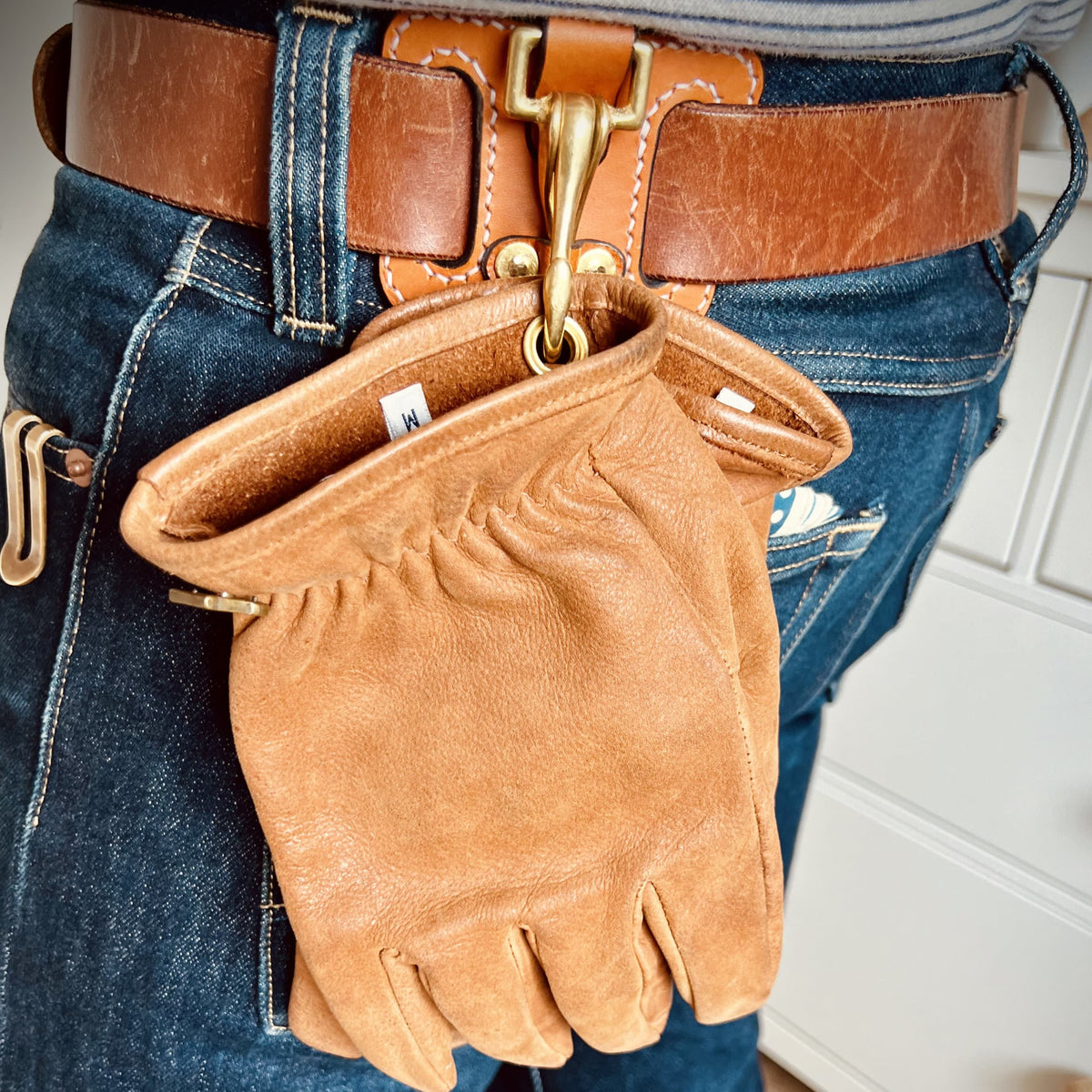 Hook Holster von Ankerwerk, handgefertigte Lederarbeit