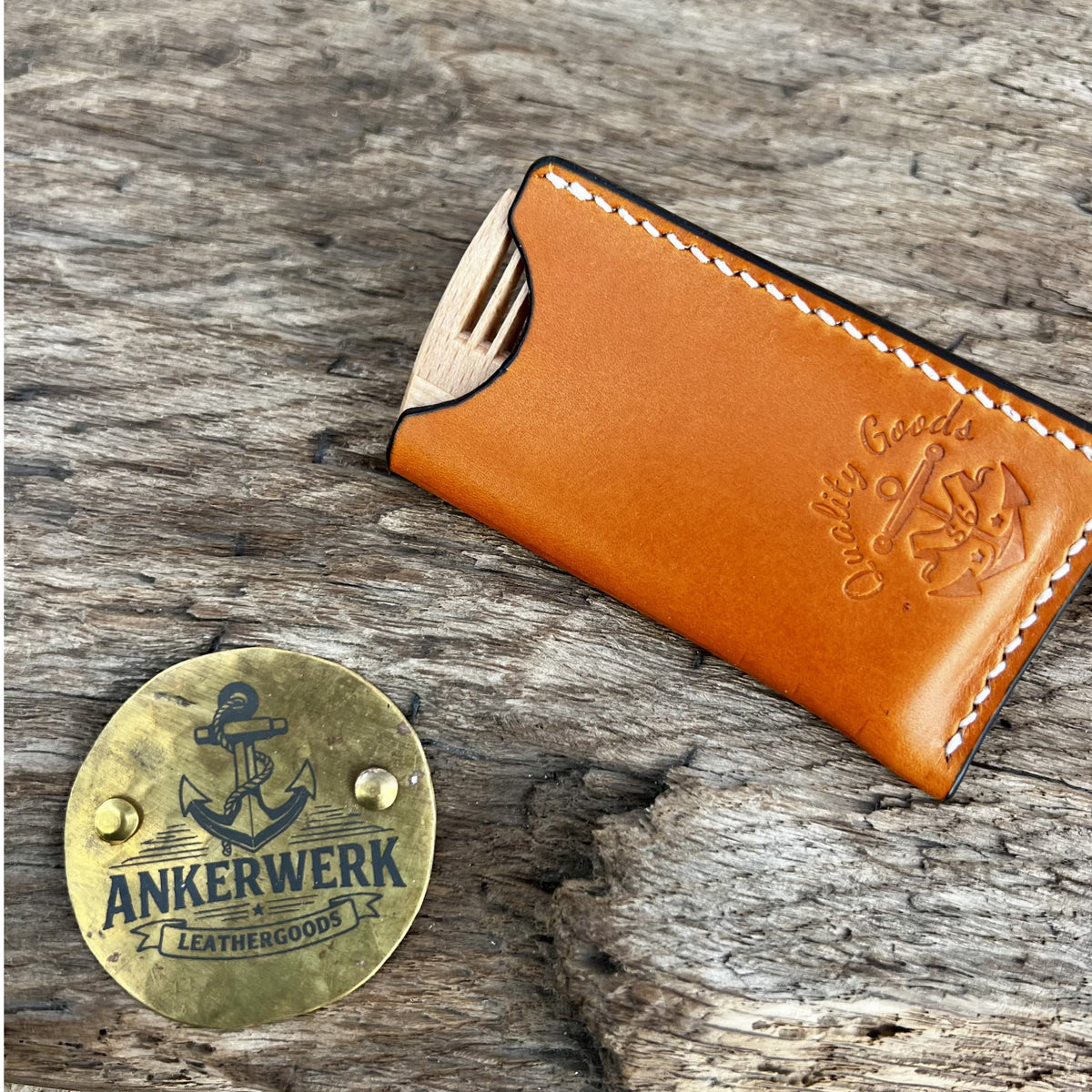 Handgefertigtes Kamm-Etui aus Leder für die Bartpflege