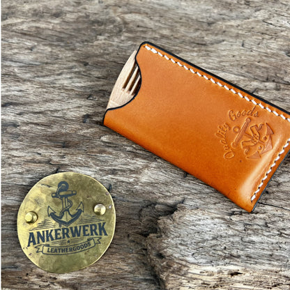 Handgefertigtes Kamm-Etui aus Leder für die Bartpflege