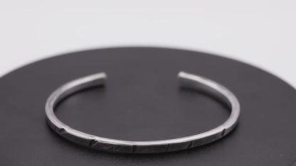 #002 - Hammered - Bangle