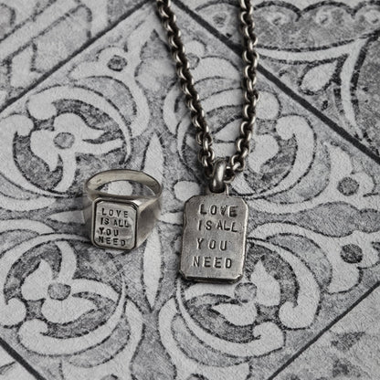 Anhänger für Kette aus Sterling Silber, Love is all you need, Massiver Anhänger für Halskette